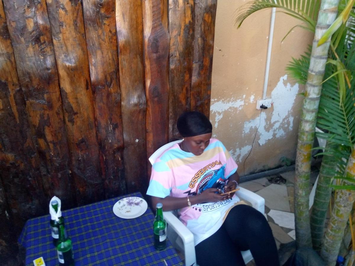 Kicec Bar And Guest House Airport Dar-es-Salaam Eksteriør bilde